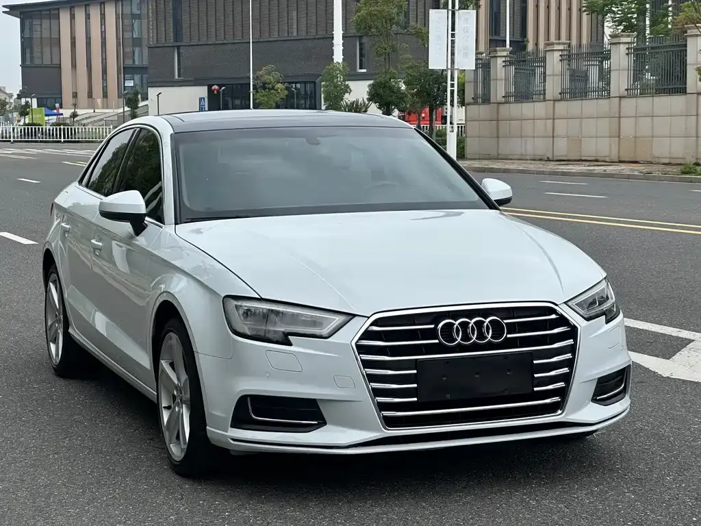 Audi A3 2017 Limousine 35 TFSI Fashion Model