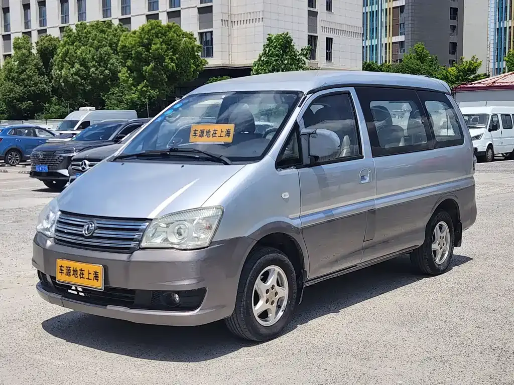 Lingzhi 2016 M3 1.6L 7-seat comfort model National V