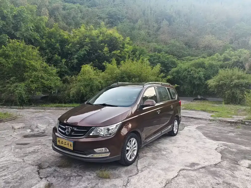 Baojun 730 2016 1.8L manual luxury model 7 seats