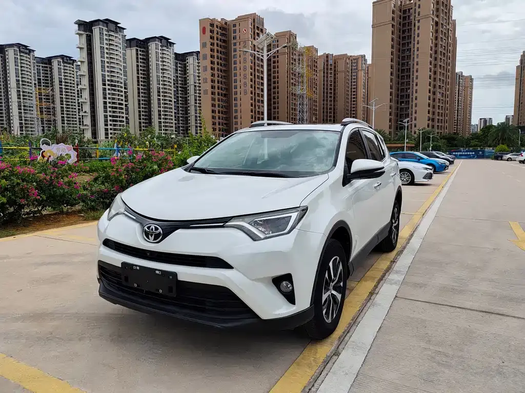 RAV4 Rongfang 2016 2.0L CVT two-wheel drive fashion version National V
