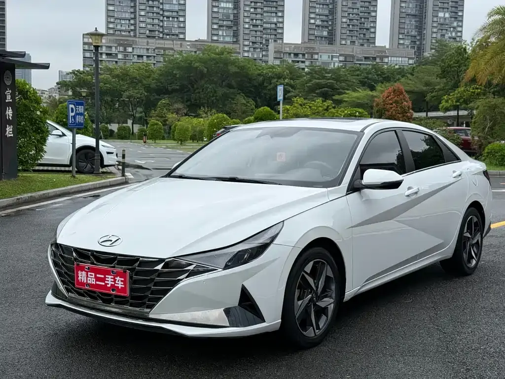 Elantra 2022 1.5L CVT LUX Premium Edition
