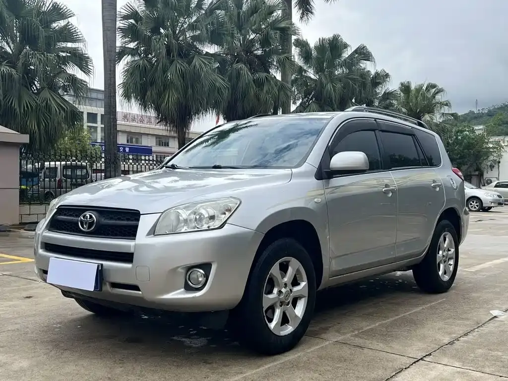 RAV4 Rongfang 2011 2.0L automatic classic version