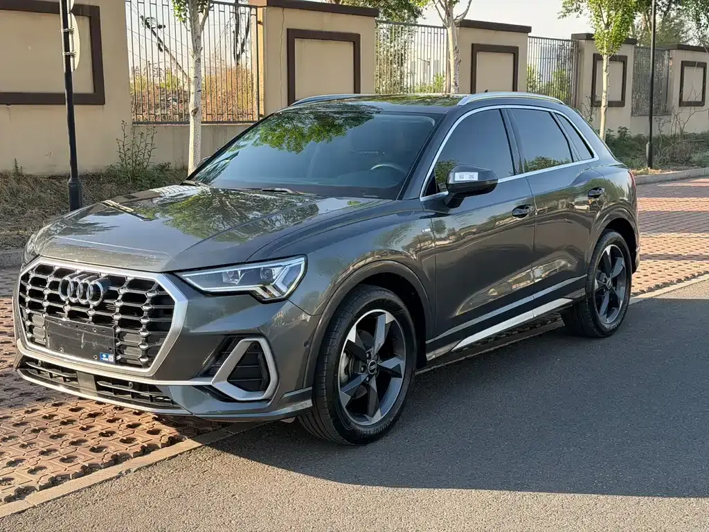 Audi Q3 2022 35 TFSI Fashionable and Dynamic