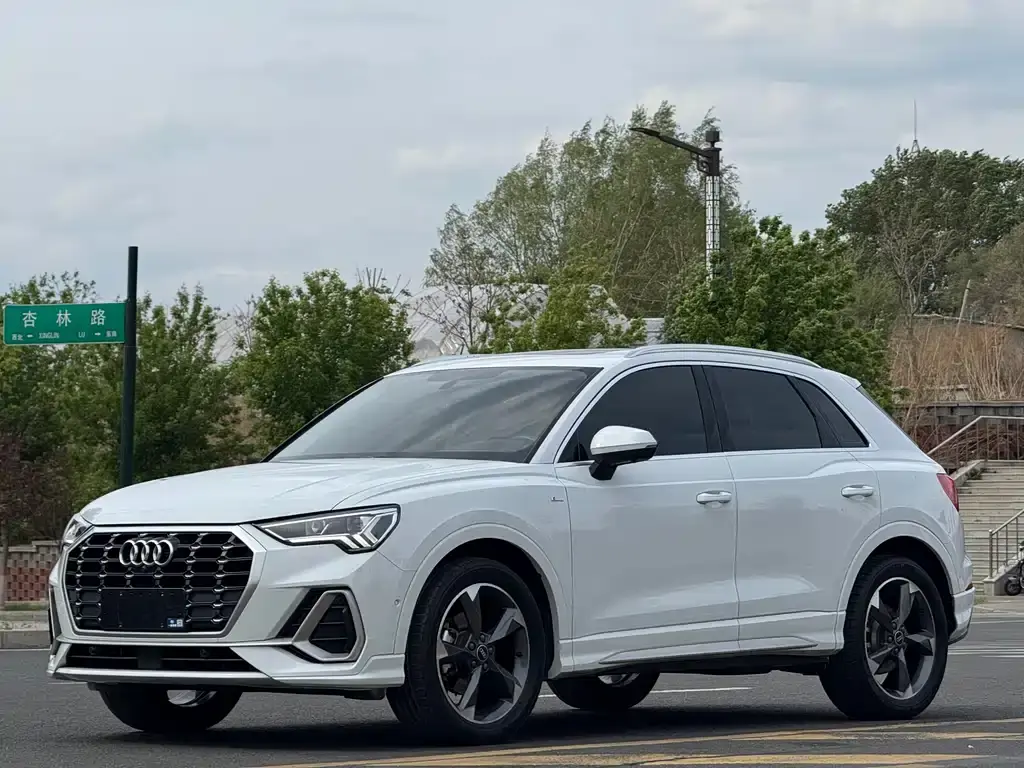 Audi Q3 2022 35 TFSI Fashionable and Dynamic