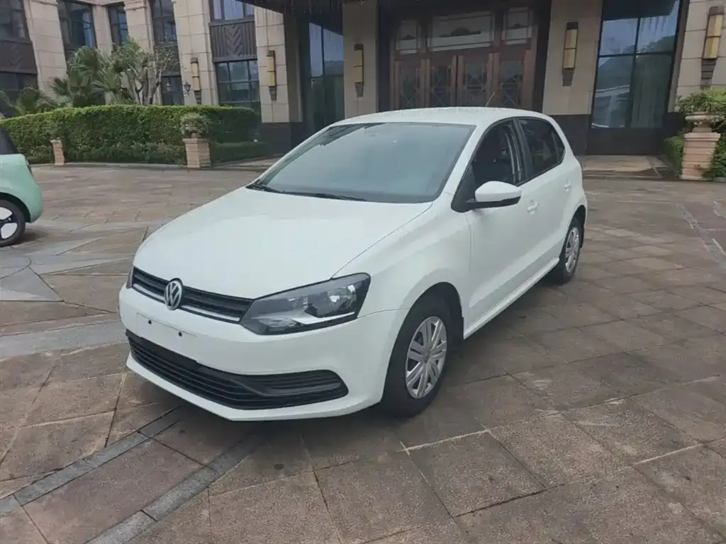 Polo 2016 1.4L manual fashion model