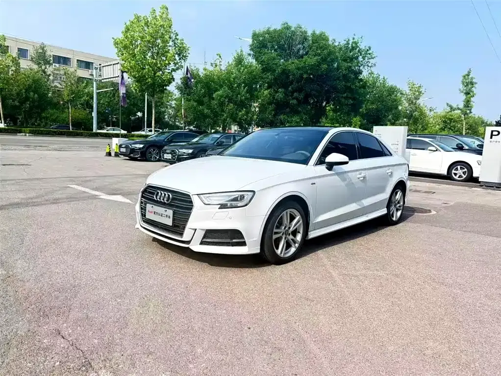 Audi A3 2019 Limousine 35 TFSI Fashion Type National V