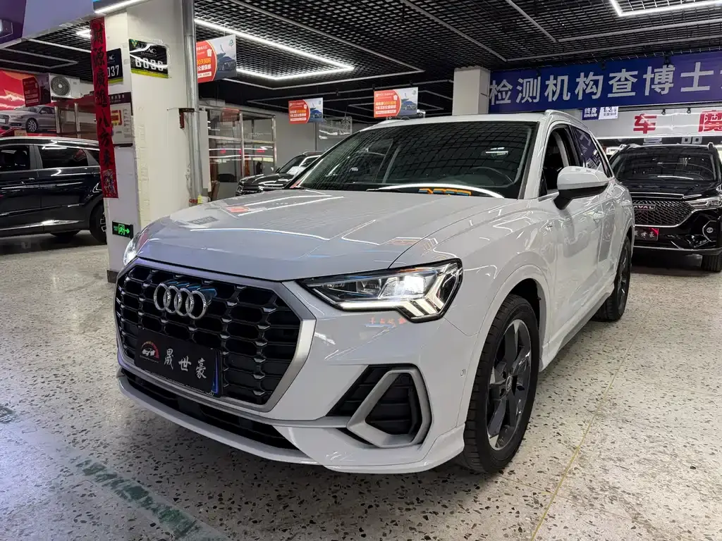 Audi Q3 2022 35 TFSI Fashionable and Dynamic