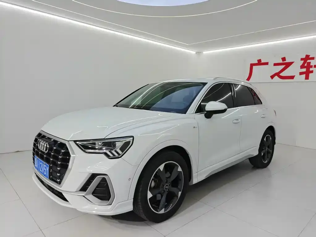 Audi Q3 2022 35 TFSI Fashionable and Dynamic