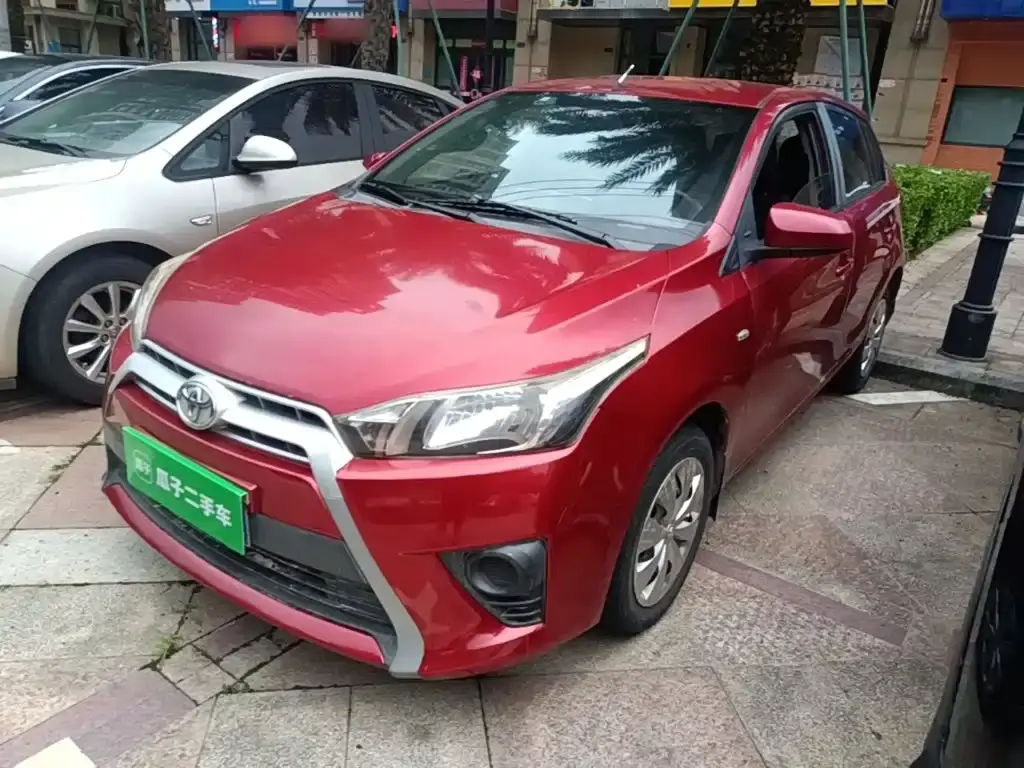YARiS L 2015 1.5E automatic charm version