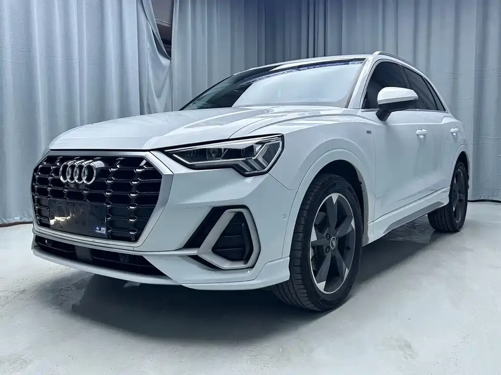 Audi Q3 2022 35 TFSI Fashionable and Dynamic