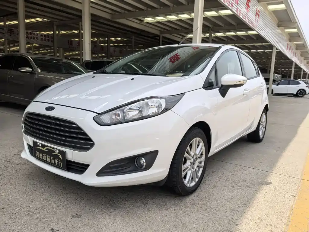 Carnival 2013 hatchback 1.5L automatic fashion model