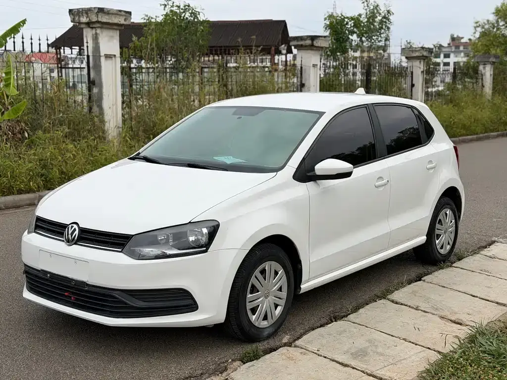 Polo 2016 1.4L automatic fashion model