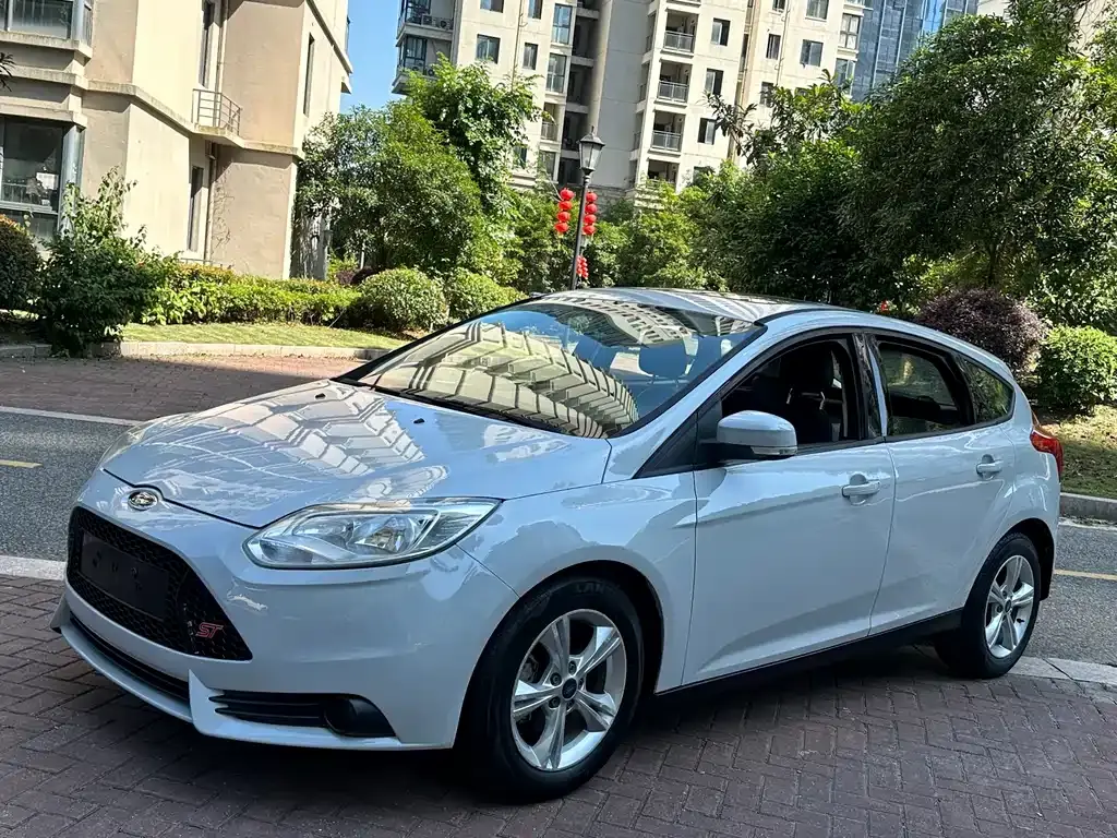 Focus 2015 hatchback 1.6L manual comfort type