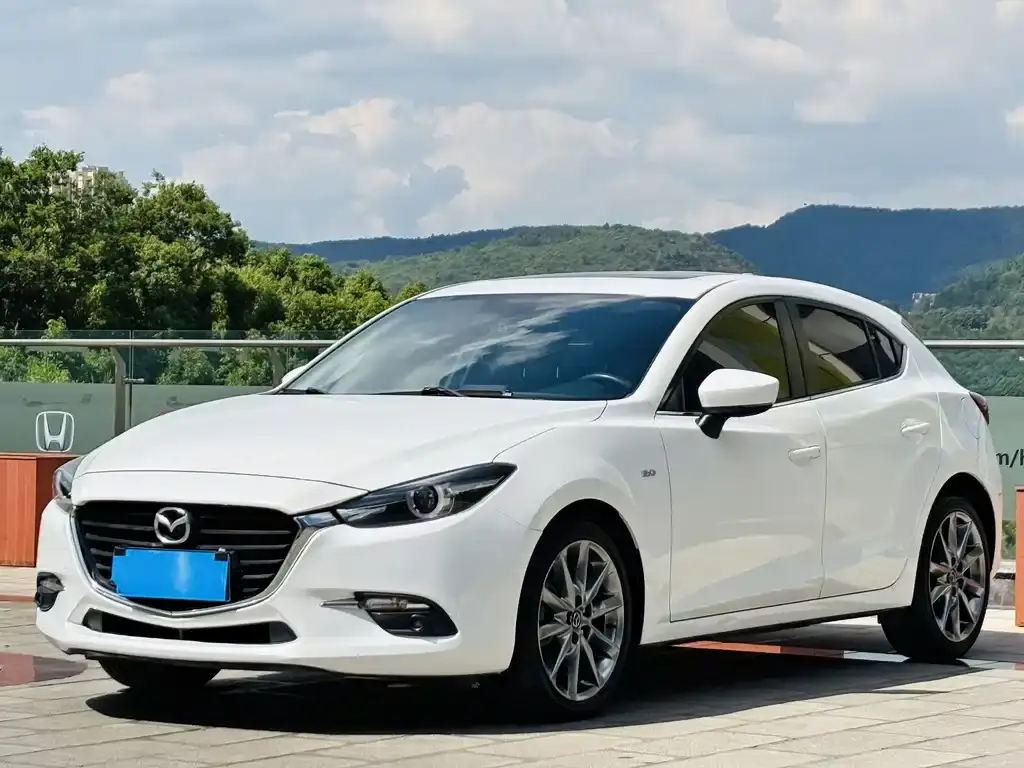 Mazda3 Angkesela 2017 hatchback 2.0L automatic luxury model National V