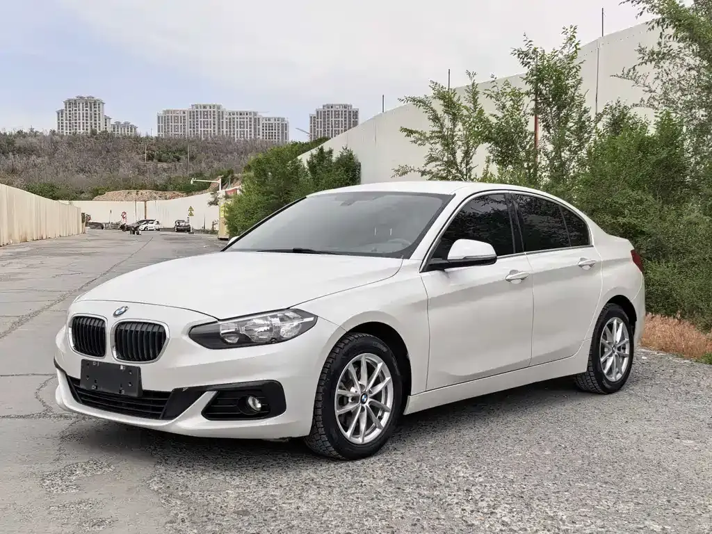 BMW 1 Series 2017 118i Fashion Model