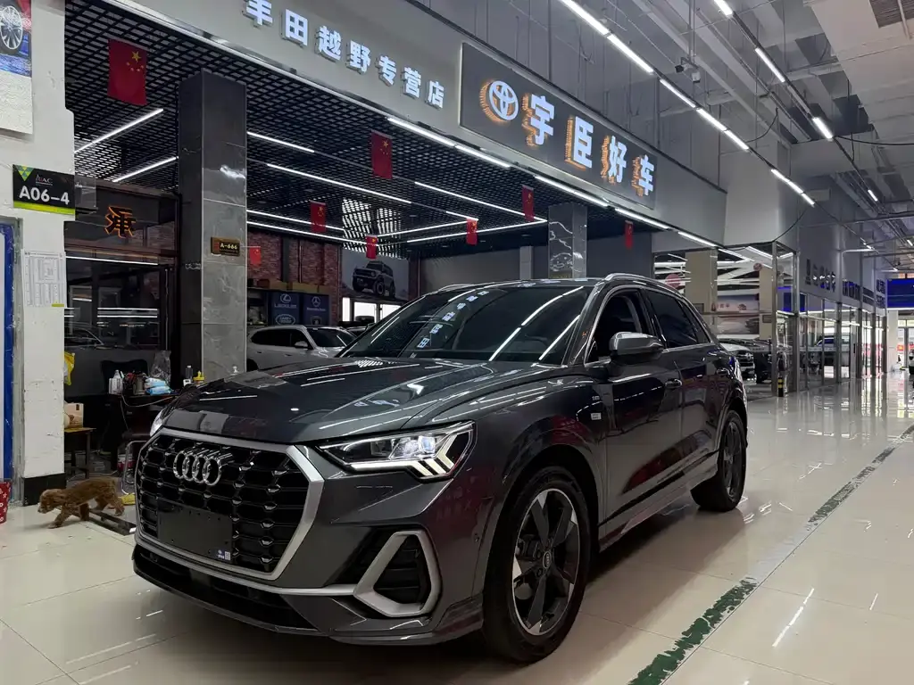 Audi Q3 2022 35 TFSI Fashionable and Dynamic
