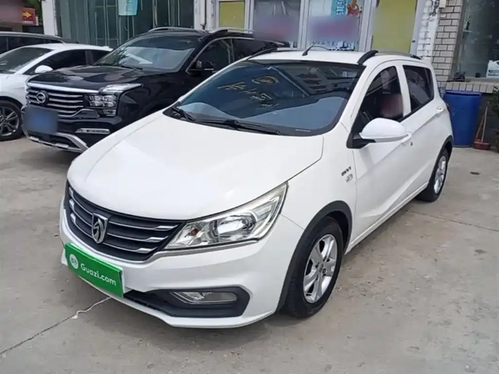 Baojun 310 2017 1.5L manual fashion model