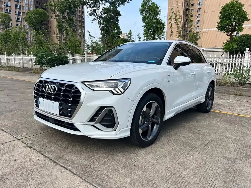 Audi Q3 2022 35 TFSI Fashionable and Dynamic