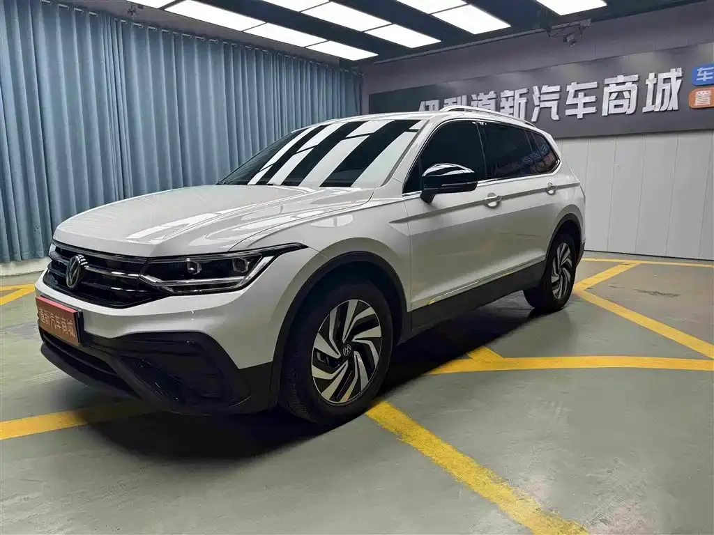 Tiguan L 2024 300TSI automatic two-wheel drive smart version