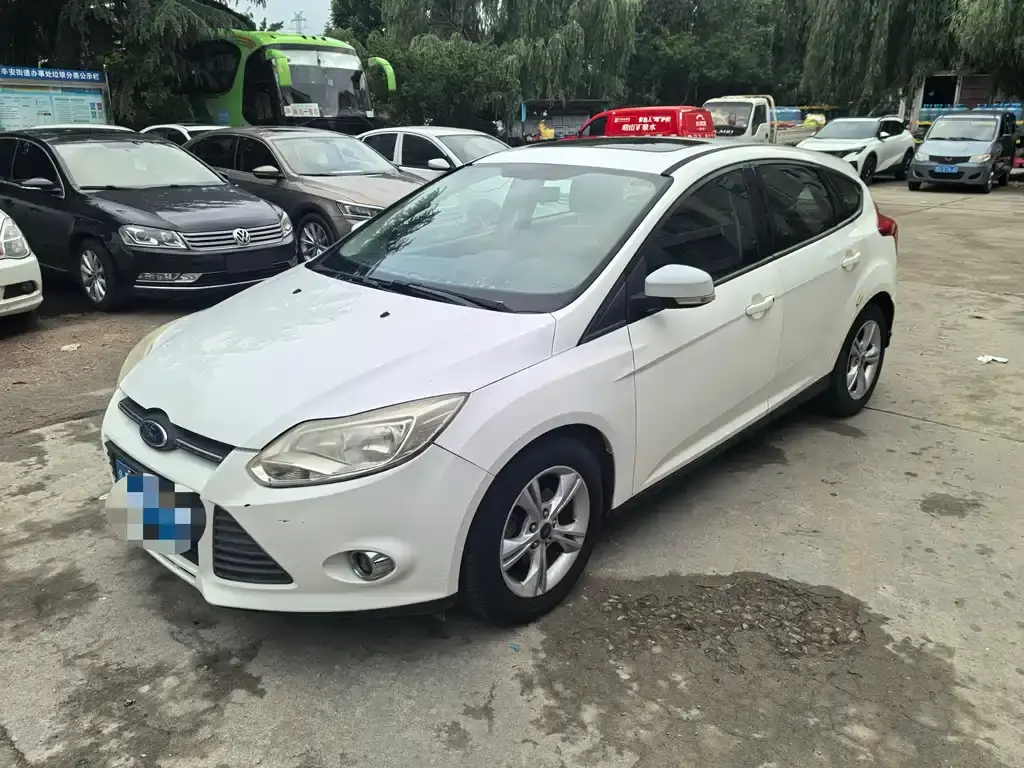 Focus 2012 hatchback 1.6L automatic fashion model