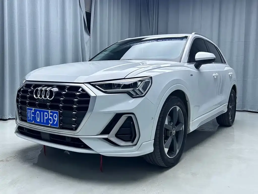 Audi Q3 2022 35 TFSI Fashionable and Dynamic