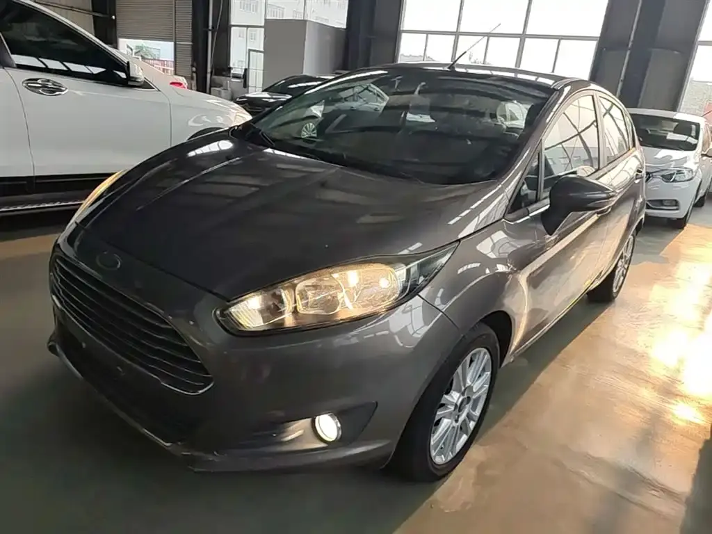 Carnival 2013 hatchback 1.5L automatic stylish model