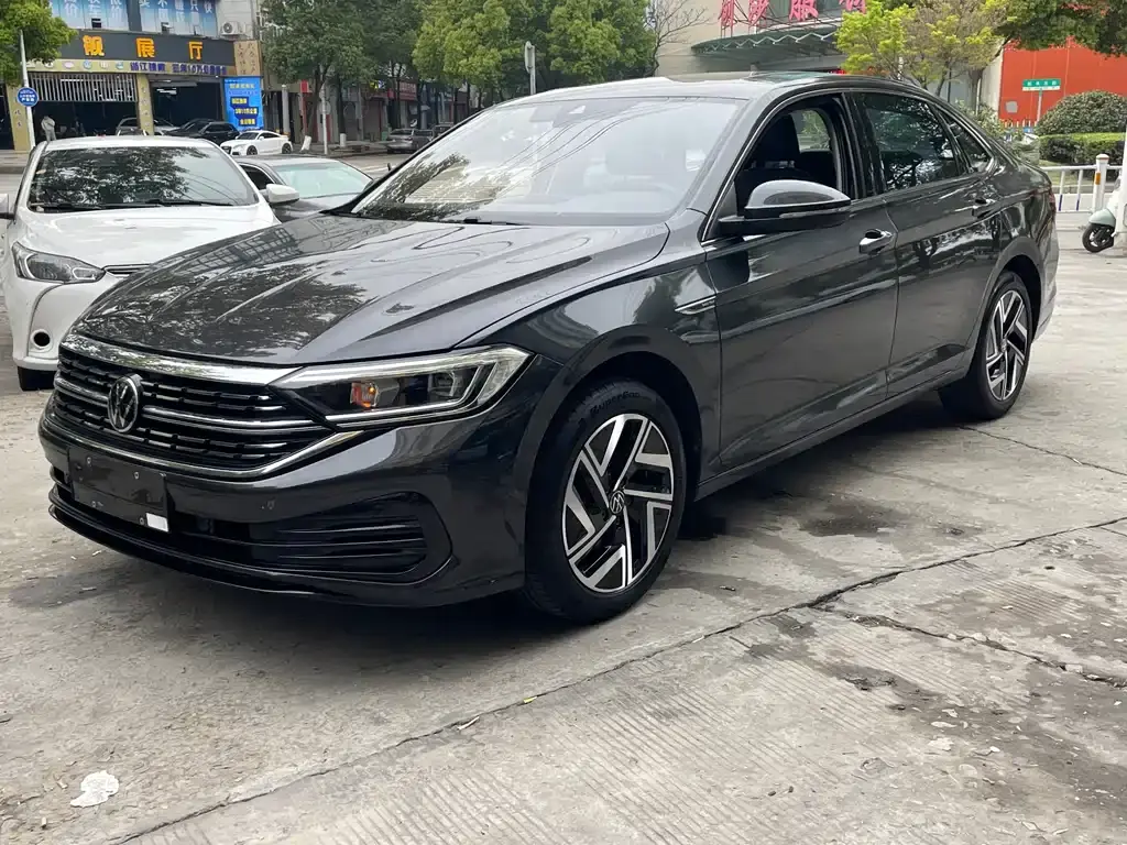 Sagitar 2023 200TSI DSG Flyover Edition