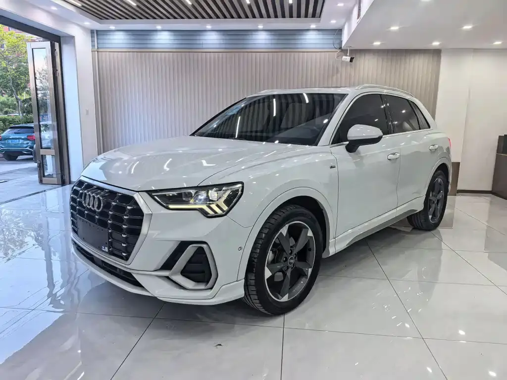 Audi Q3 2022 35 TFSI Fashionable and Dynamic