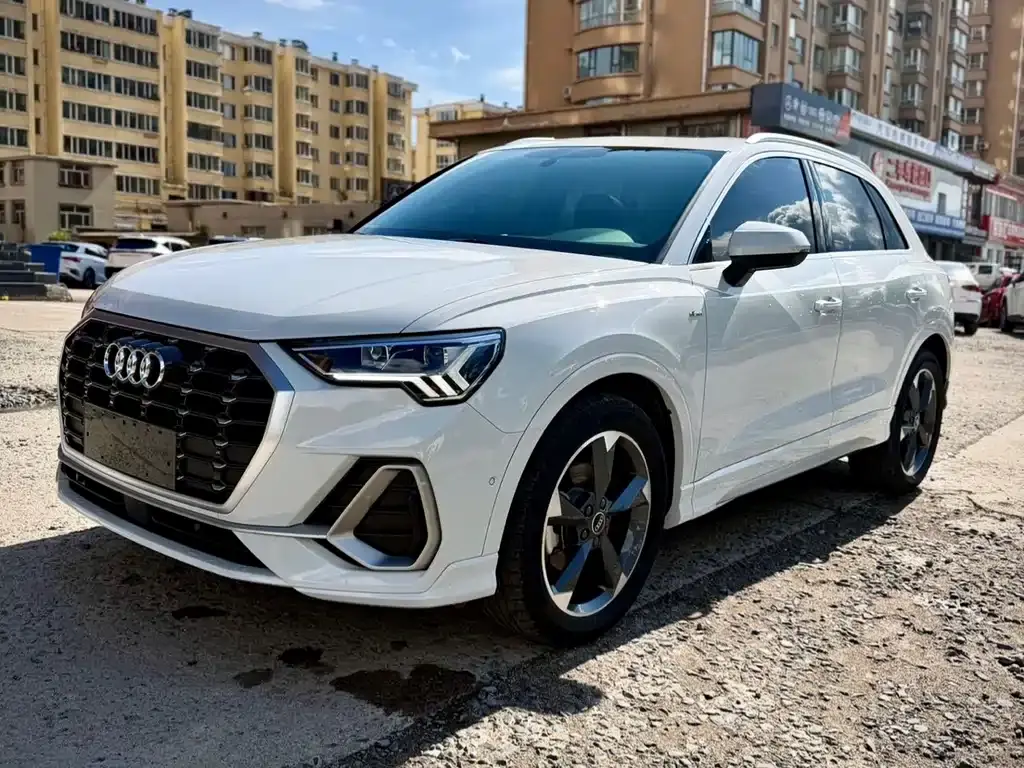 Audi Q3 2022 35 TFSI Fashionable and Dynamic