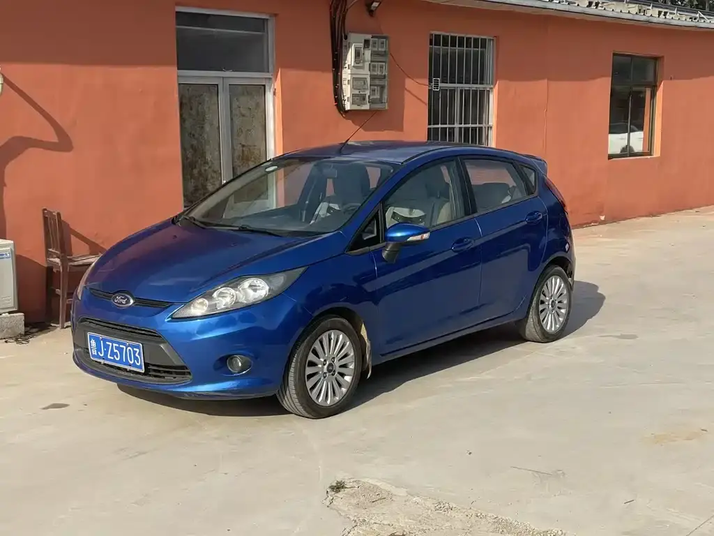Carnival 2011 hatchback 1.5L automatic fashion model