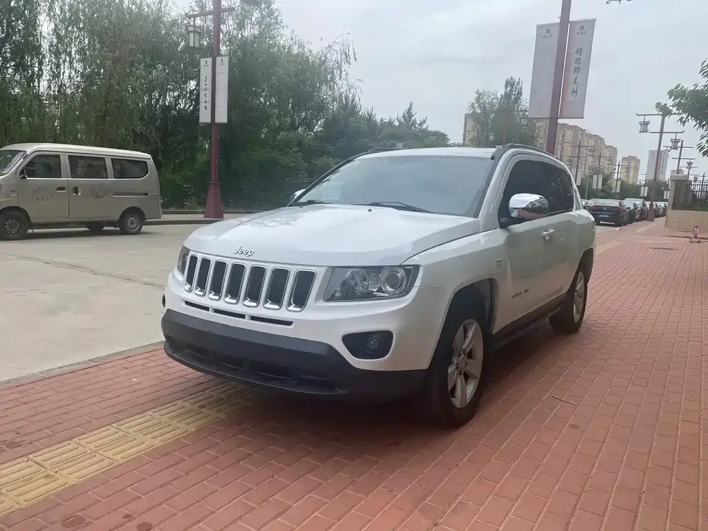 Compass imported 2014 facelifted 2.0L two-wheel drive enterprising version