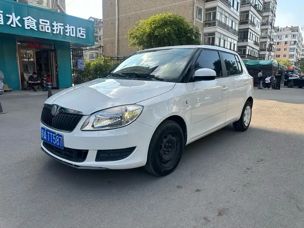 Fabia 2011 1.4L automatic Crystal Edition