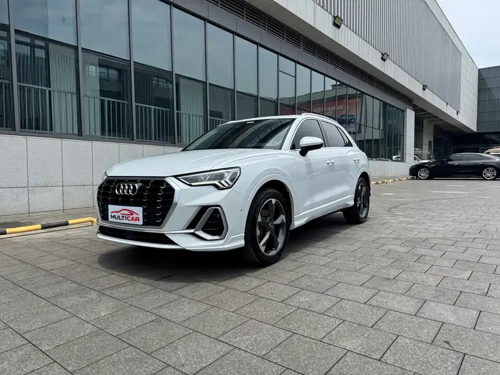 Audi Q3 2022 35 TFSI Fashionable and Dynamic