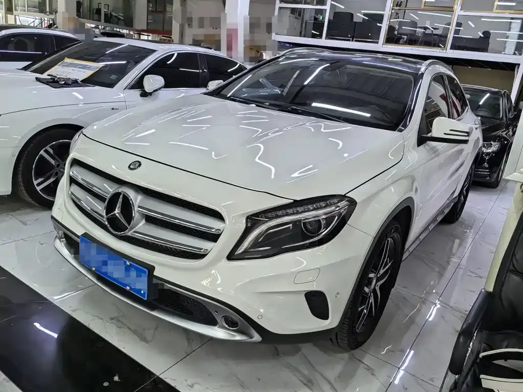 Mercedes-BenzGLA 2015 GLA 200 Fashion Model