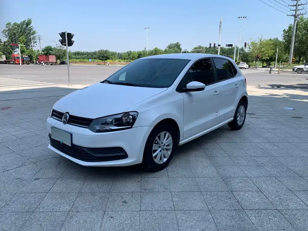 Polo 2016 1.4L automatic fashion model