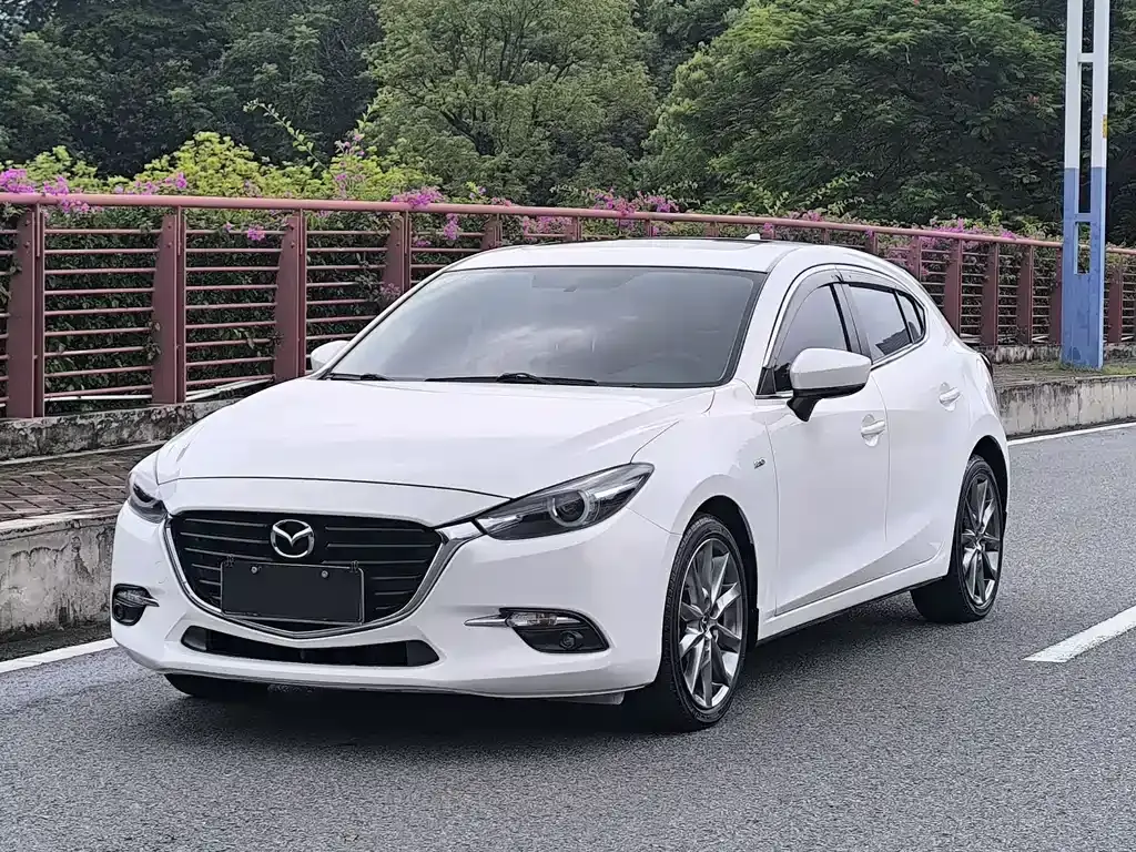 Mazda3 Angkesela 2017 hatchback 2.0L automatic luxury model National V