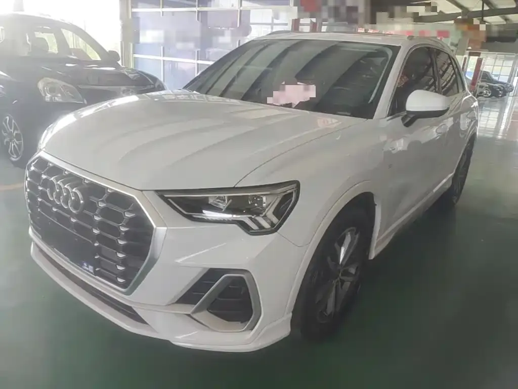 Audi Q3 2022 35 TFSI aggressive and dynamic