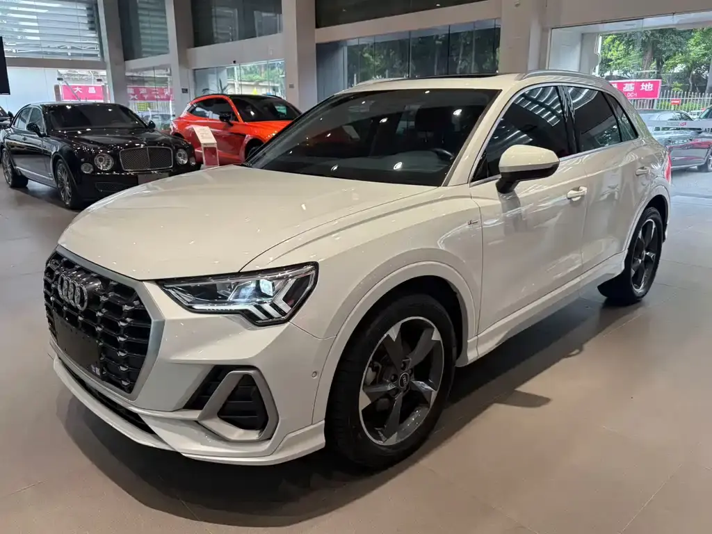 Audi Q3 2022 35 TFSI Fashionable and Dynamic