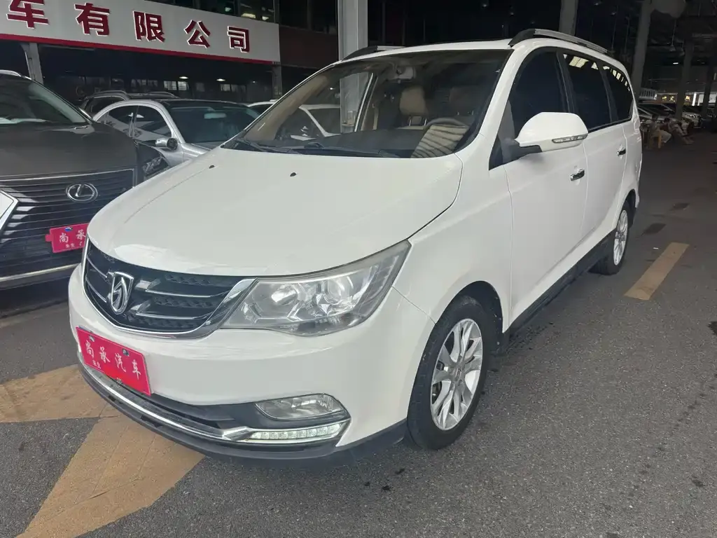 Baojun 730 2016 1.5L manual luxury model 7 seats