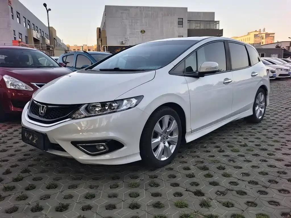 Jade 2016 1.8L CVT luxury version 5 seats