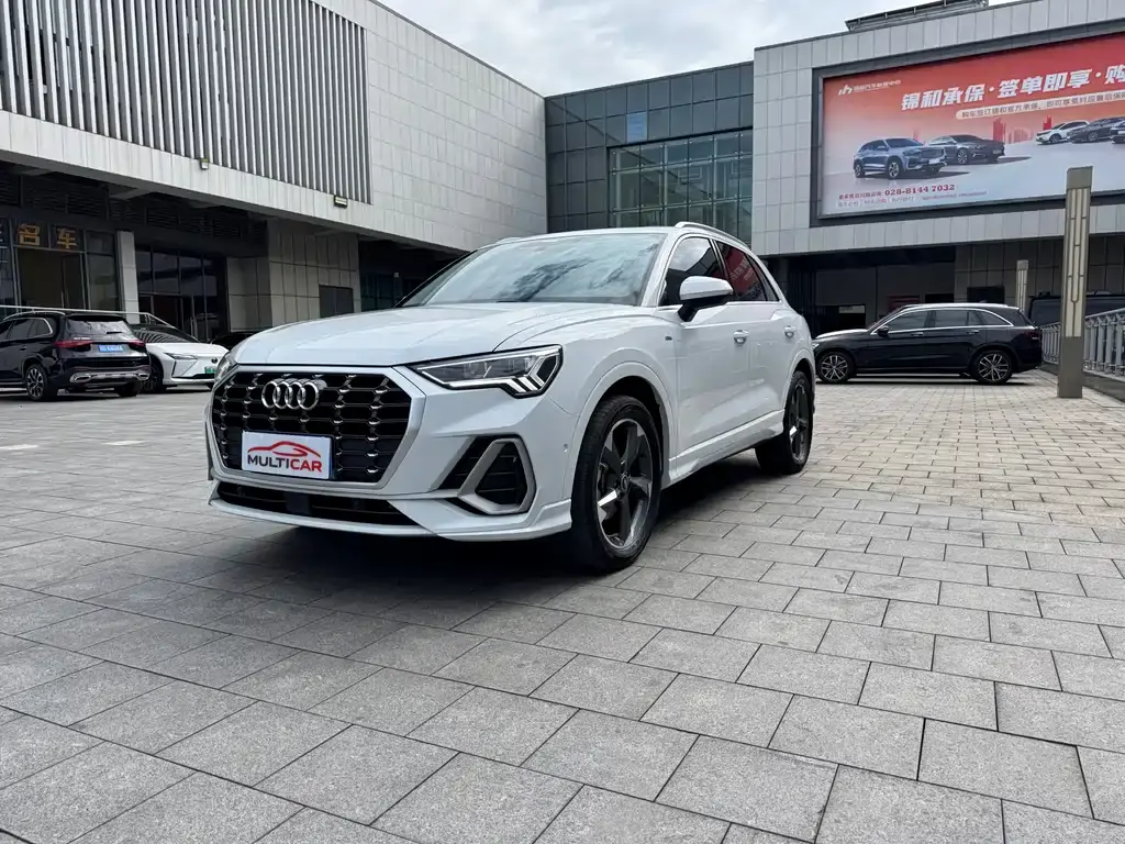Audi Q3 2022 35 TFSI Fashionable and Dynamic