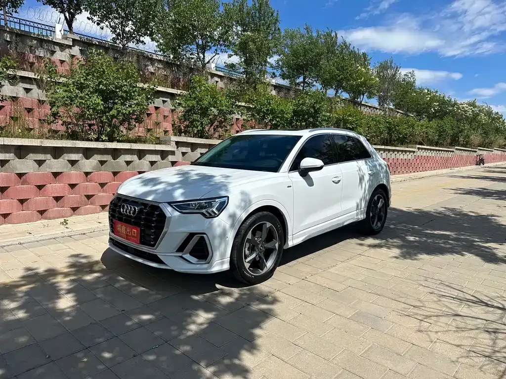 Audi Q3 2022 35 TFSI Fashionable and Dynamic