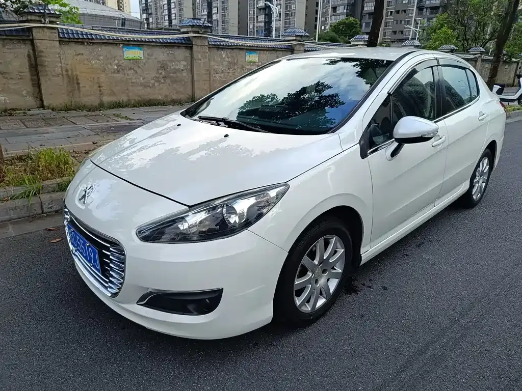 Peugeot 308 2016 1.6L manual fashion version