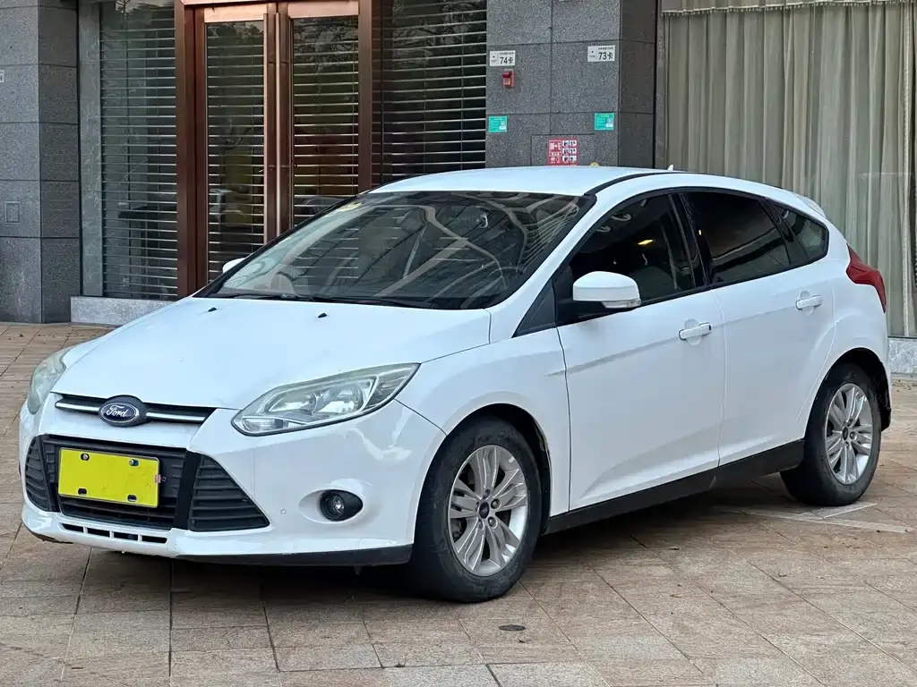 Focus 2015 hatchback 1.6L automatic comfort type
