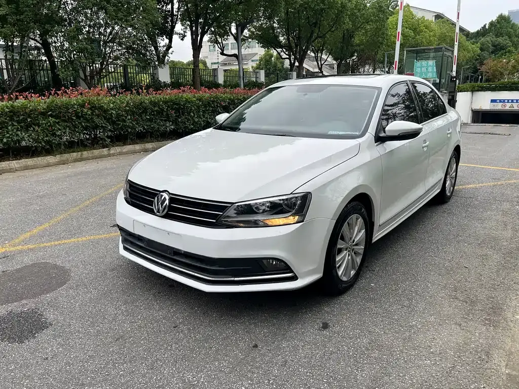 Sagitar 2015 1.6L automatic comfort model