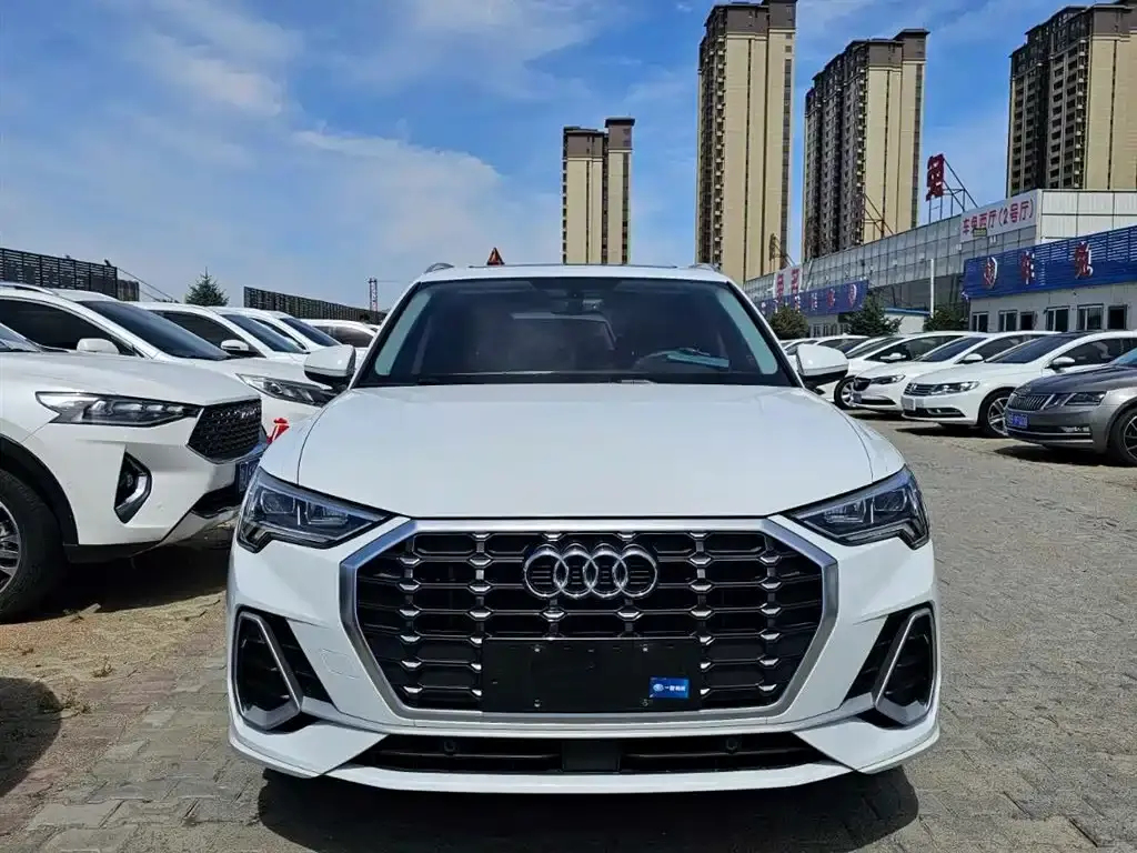 Audi Q3 2020 35 TFSI aggressive and dynamic