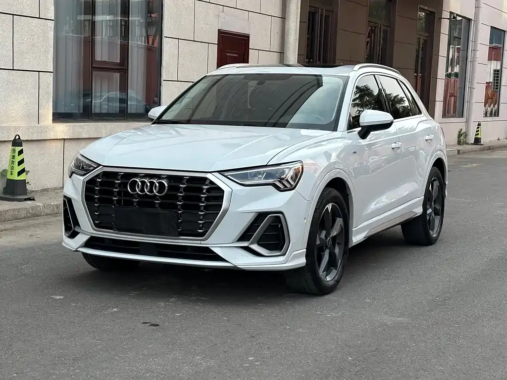 Audi Q3 2022 35 TFSI Fashionable and Dynamic
