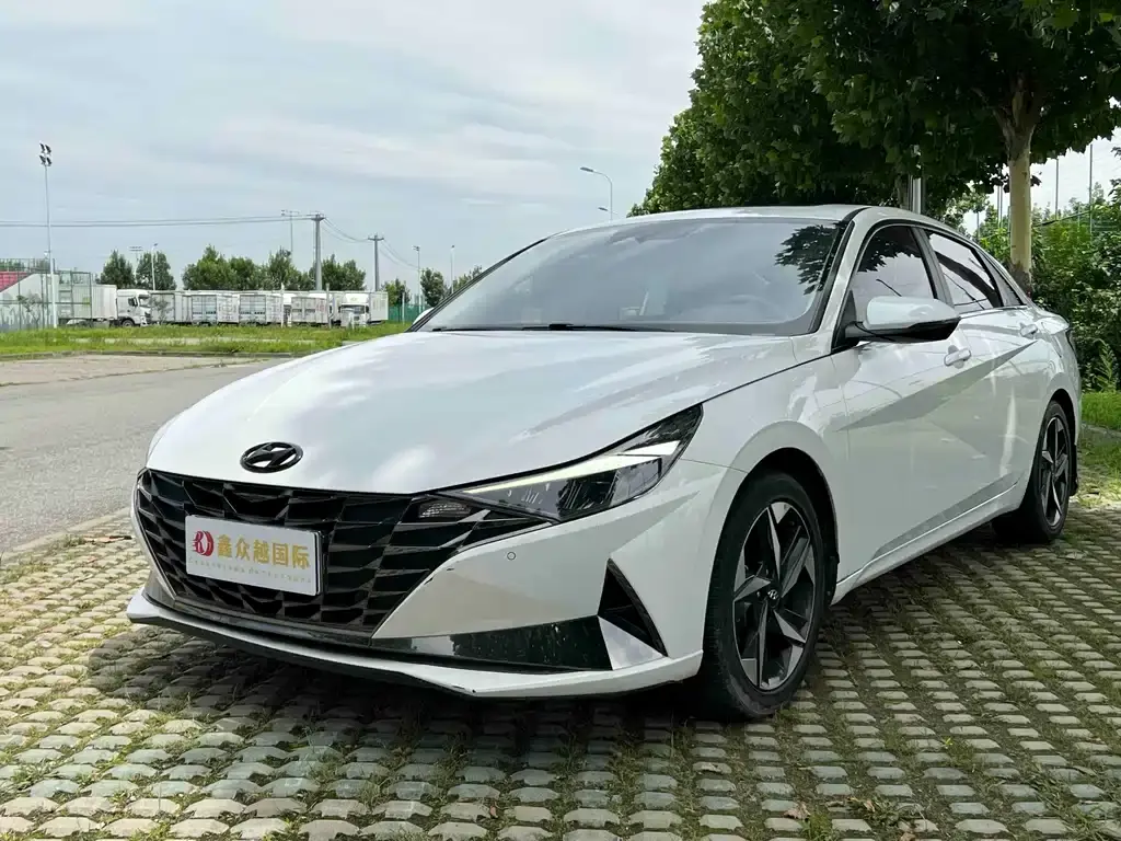 Elantra 2022 1.5L CVT LUX Premium Edition
