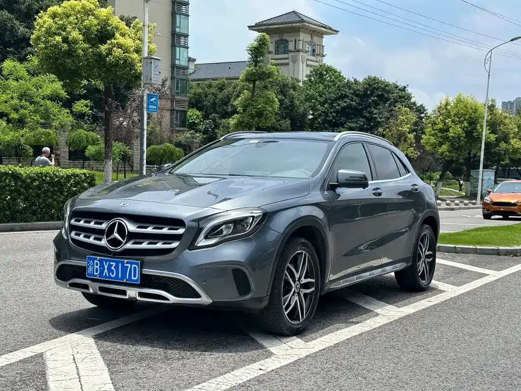 Mercedes-BenzGLA 2017 GLA 200 Fashion Model