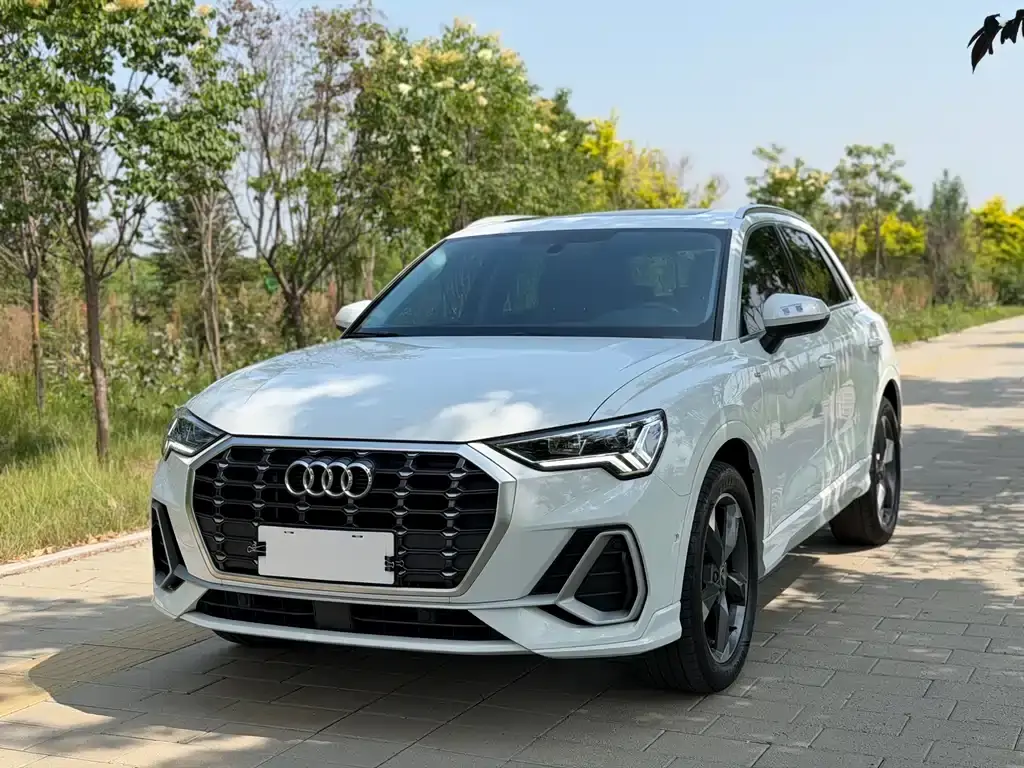 Audi Q3 2022 35 TFSI Fashionable and Dynamic
